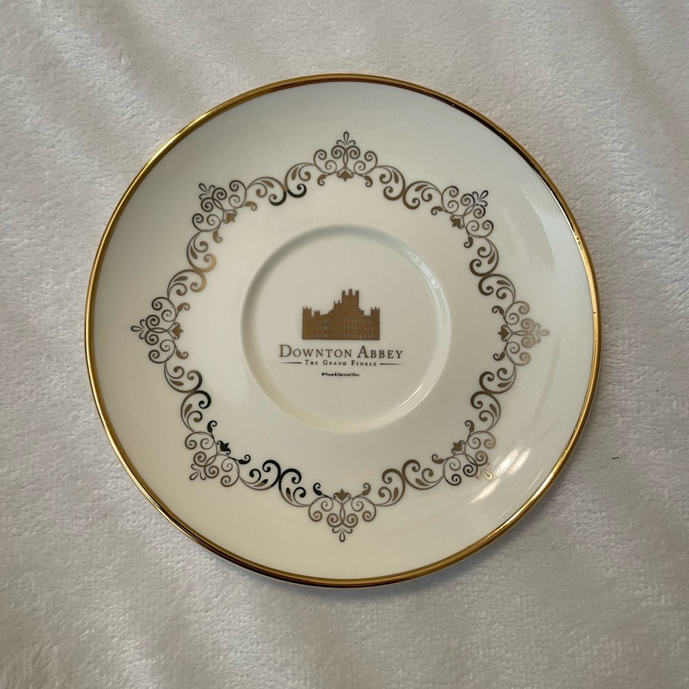 Downton abbey Elegant Gold Rimmed White Teacup and saucer - Picture 3 of 8